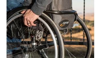 5 accesorios indispensables para una silla de rueda