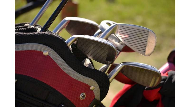 Características imprescindibles para elegir la mejor mochila de golf